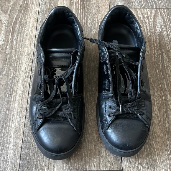 Valentino Garavani Snaeakers - Picture 1 of 15